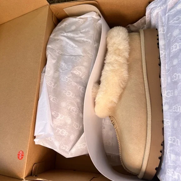 UGG WOMEN’S TAZZETTE - Picture 4 of 4